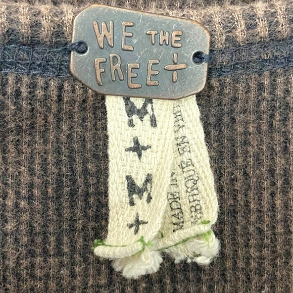 Free People Grunge Henley Thermal Ruffle Peplum Tee Washed Dark Brown Raw Hems M - Picture 11 of 13